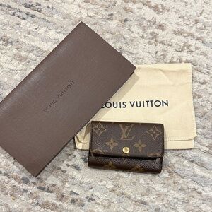 Louis Vuitton 6 Key Holder